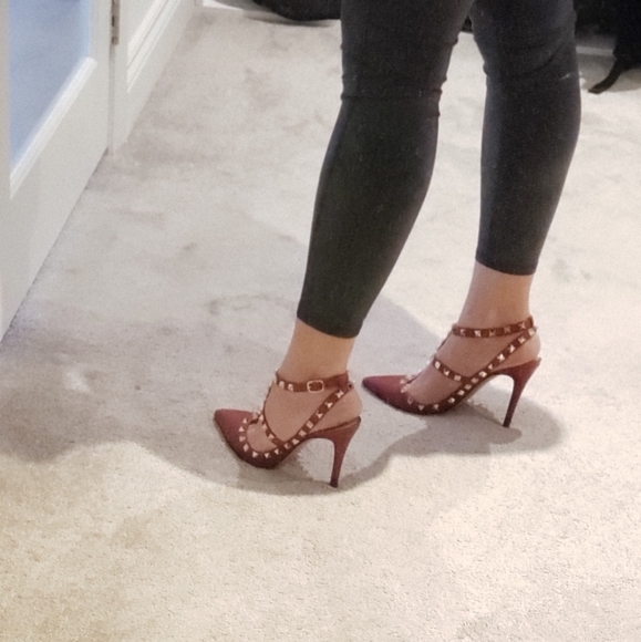 ****SOLD*****100% Authentic Valentino Rockstud Pumps Red - Picture 4 of 11